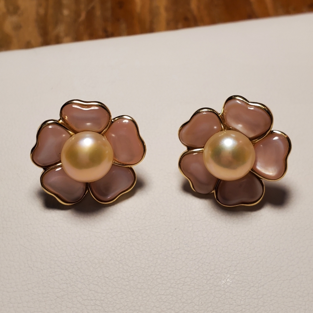 Beautiful 14k pearl ❤️ earrings